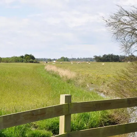 Pavillon à Saint-jean-de-monts: 2 Chambres, Proche Plage, Forêt Et Commerces, Jardin Clos - Fr-1-323-259 *