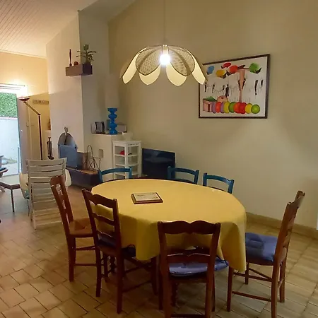 Casa de Férias Pavillon à Saint-jean-de-monts: 2 Chambres, Proche Plage, Forêt Et Commerces, Jardin Clos - Fr-1-323-259 *